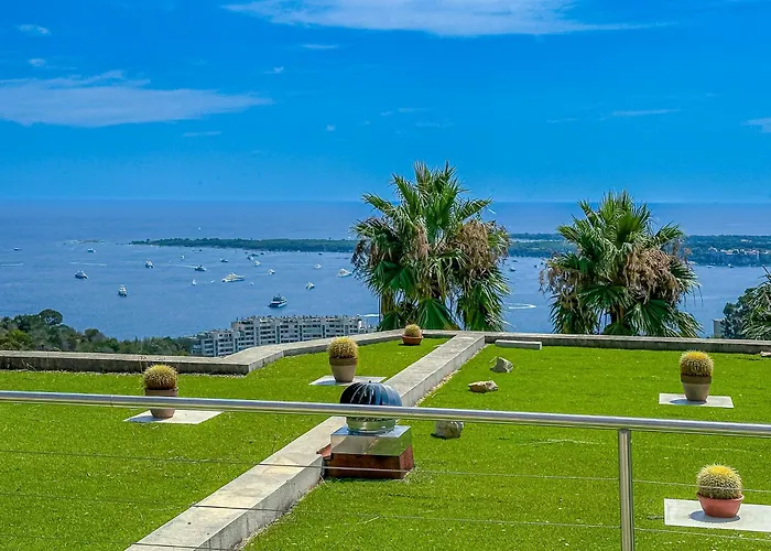 Clos Des Iles, Super Cannes Villa